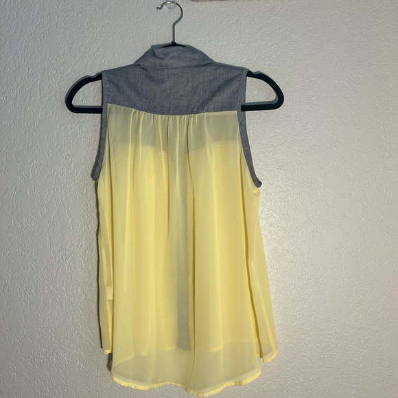 Love J 💋Yellow & Gray Denim Sleeveless Button-Up Top - Picture 3 of 3
